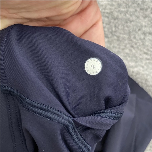 Lululemon Women's Lost In Pace Skirt / Skort Navy Size 2 Stretch Luxtreme - Picture 6 of 11